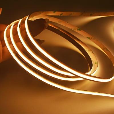 Chine Lumière à bande LED blanche chaude et flexible avec tension d'entrée de 100-240V à vendre