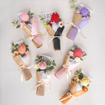 China Grenzüberschreitend beliebt handgefertigte Häkel Nelke Strickgarne Blume Rose Geschenk-Box Muttertag fertiges Blumenstrauß Geschenk zu verkaufen