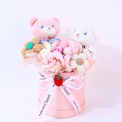 China Eine Puppe, eine Topfpflanze, Seife, ein Blumenstrauß, eine fertige Figur als Geburtstagsgeschenk für ein Mädchen, um sie ihrer besten Freundin zu schenken zu verkaufen