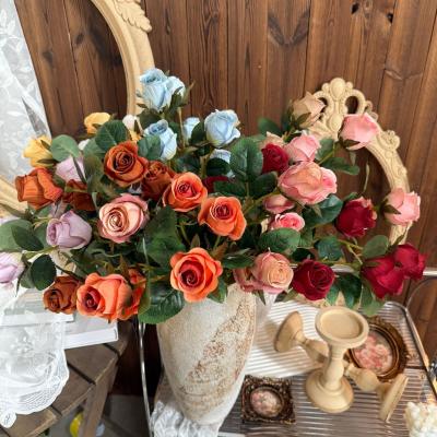 China Simulierte Blumenrosen, 6-köpfige Dora Rose Wasserfall, Falschblumen Dekoration, Hochzeitsstrauß Großhandelsdekoration zu verkaufen