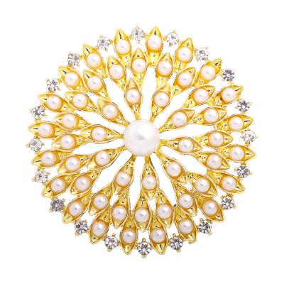 China Fashionable handmade pearl wedding fashion atmosphere temperament flower accessories brooch for sale