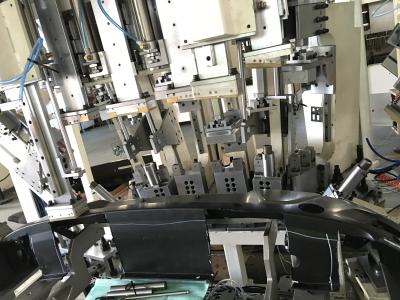 中国 Automativeのフロント・バンパのための超音波プラスチック リベット留め/Puching/溶接機 販売のため