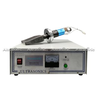 Cina macchina di saldatura a ultrasuoni 2000W per la saldatura del tessuto in vendita