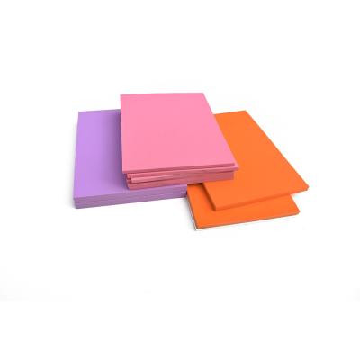 Chine Des rouleaux de mousse EVA en caoutchouc doux 1 mm 2 mm auto-adhésif pour le cosplay à vendre