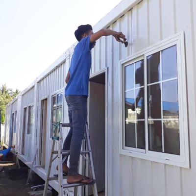 China Low Cost China ISO Shipping Container Frames Homes 20ft Modern Prefab Movable 40ft Flat Pack Modular Home for sale