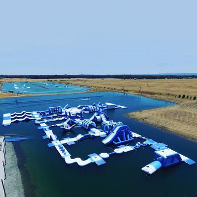 Chine Le parc aquatique gonflable commercial de lac perth/a adapté le terrain de jeu aux besoins du client de flottement énorme de l'eau à vendre