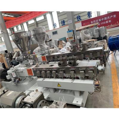 中国 75mmの実験室スケールの平行反対の回転対ねじ押出機の補助設備 販売のため