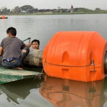 Cina Fluttuatori di tubi HDPE per lavori pesanti con resistenza ai raggi UV e resistenza agli urti in vendita