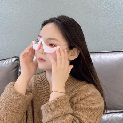 Chine Appareil de thérapie par lumière rouge adapté aux voyages pour éliminer les rides et les cernes des yeux à vendre