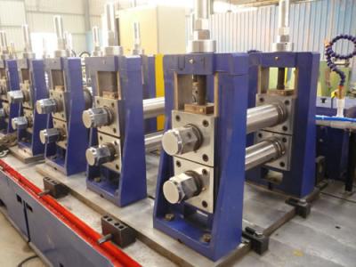 Chine Petit pain de Purlin de l'acier froid C formant la machine, couvrant la feuille faisant la machine à vendre