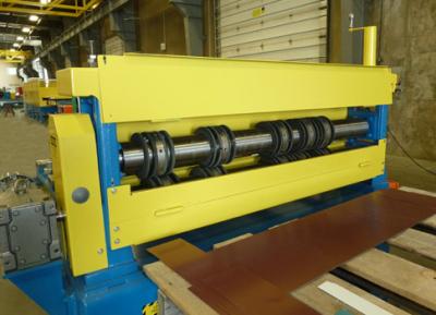 Cina Linea di taglio personalizzata per bobine metalliche con 2000 mm Max Recoiler OD in vendita