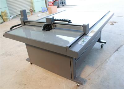 China Cortadora oscilante del paño del cuchillo del CNC, cortador 1000 Mm/S de la muestra de la tela en venta