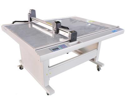 China Van de het Patroondoek van de kledingstukschoen Vriendschappelijke de Steekproefsnijmachine - Engelse Software Te koop