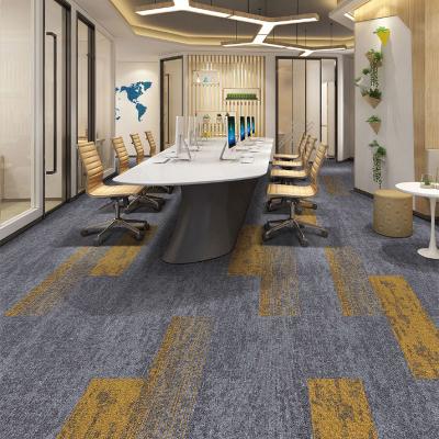 Chine 100% polypropylène Commercial Carpet Tiles 50x50cm Carrés pour le couloir de l'hôtel à vendre