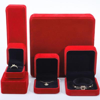 China Großhandel Fertigung Luxus Samt Schmuckschachtel Personalisiertes Custom Logo Rotes Halskette Armband Ohrringe Ring Verpackung Samt Schmuckschachtel zu verkaufen