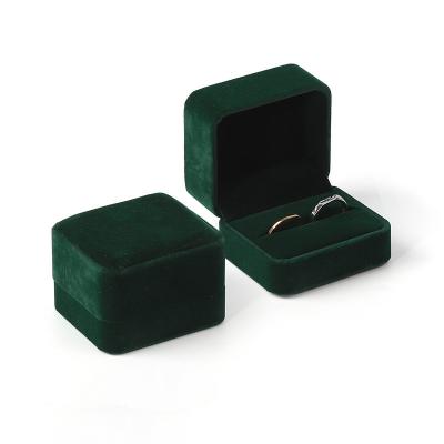 Cina Produttore all'ingrosso Customized Luxury Jewelry Ring Box Personalized Custom logo Velvet Jewelry Engagement Ring Box Packaging Box in vendita