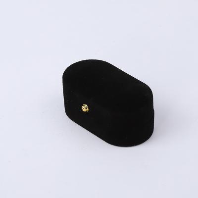 Cina Gioielli di velluto nero personalizzati imballaggio matrimonio fidanzamento doppio anello gioielli di lusso scatola in vendita