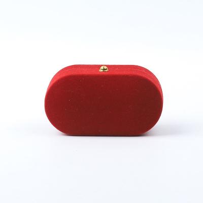Cina Casella di gioielli di lusso personalizzata con gioielli di velluto rosso personalizzati confezionamento matrimonio fidanzamento doppio anello in vendita
