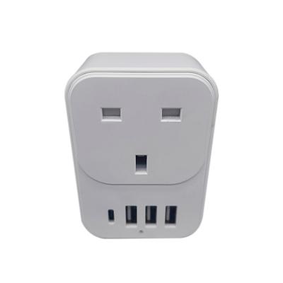 Cina Il Regno Unito alla spina multifunzionale di conversione del caricatore di CA dell'adattatore internazionale di potere del Regno Unito con 1 USB C e 3 porte USB in vendita