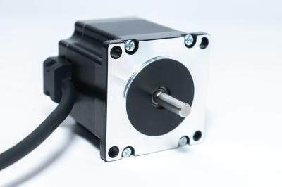 Chine 57 mm 3 phase 5A Nema 23 moteur pas à pas de cadre 1.8° 3a 4.2a 3.0nm à vendre
