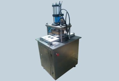 China La máquina de papel semiautomática 8-15 del envase de plástico mide el tiempo de /min 30-200M M en venta
