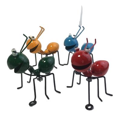 China Metal Yard Art Garden Decorative Cute Ant Outdoor Wall Sculptures for sale
