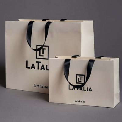 China Wholesale Custom Paper Shopping Bag Handmade Luxury Kraft Bag Matte Lamination Gift Clothing Paper Printing Manufacturer In Yiwu China for sale