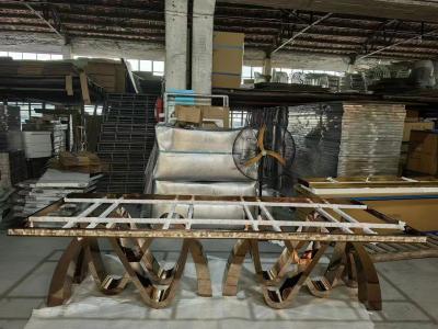 China Luxe, op maat gemaakt, van roestvrij staal, voetstuk, valse marmeren eettafel, voor thuis- en commercieel gebruik Te koop