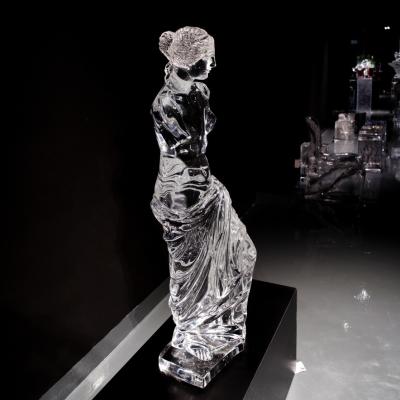 Cina Sculpture di stile moderno Sculpture di arte acrilica con finitura liscia in vendita