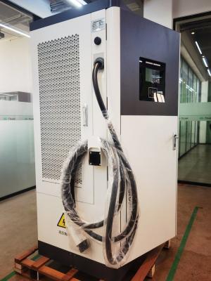 China Algumas peças da nossa estação de carregamento de veículos elétricos oficina moderna 120KW integrada com dupla arma DC estação de carregamento de veículos elétricos CCS2 GBT pilha de carregamento rápido de veículos elétricos comerciais à venda