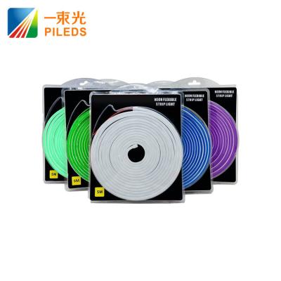 Cina IP65 Silicio Flessibile LED Neon Strip Light 2835 SMD 12V 6X12mm 120leds/M in vendita