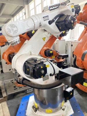 中国 KUKA KR60 HA-CRのきれいな板パレットで運搬するロボット 販売のため