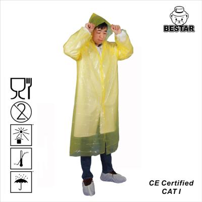 Κίνα Αδιάβροχη Ponchos βροχής PE πλαστική μίας χρήσης εσθήτα με την κουκούλα προς πώληση