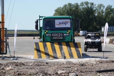 China Heavy-Duty Road Blocker 300mm Depth and 1000mm Intercept Height for Maximum Security for sale