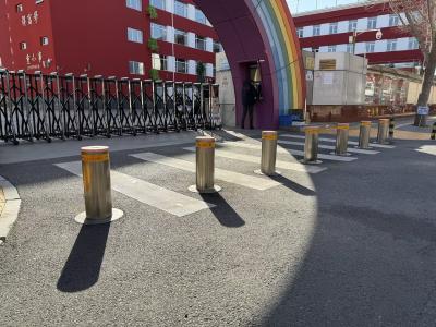 China Q345 Versatile semi-automatische bollards 325 mm Diameter Gemakkelijk te bedienen Te koop