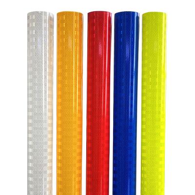 China Diamantkwaliteit reflectiefilm voor verkeersborden en verkeersveiligheid met volledige kubusprismatische reflectie Te koop