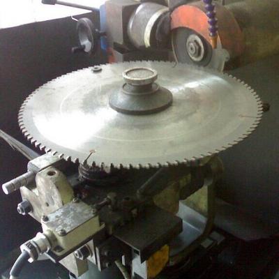 China hoja de sierra del carburo para el corte de aluminio de madera en venta