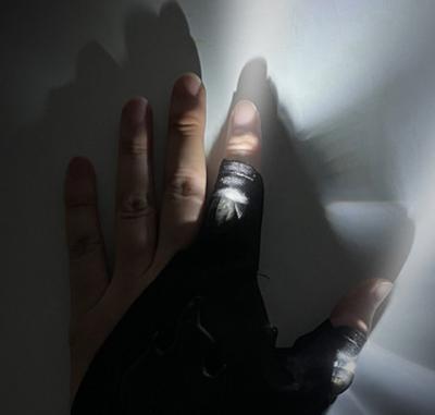 China Half anti-slip refers to spring/summer/fall off-road cycling and half refers to outdoor hard shell motorcycle gloves for sale