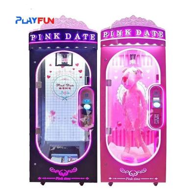 China Playfun coin bediend roze datum snijden 2 win automatisch snijden het touw de prijs grote knuffel speelgoed schaar spel machine Te koop