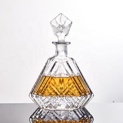 China Viable Wholesale Hot Sale Triangle Crystal Whiskey Decanter Whiskey Bottle 800ml/27oz Barware for sale