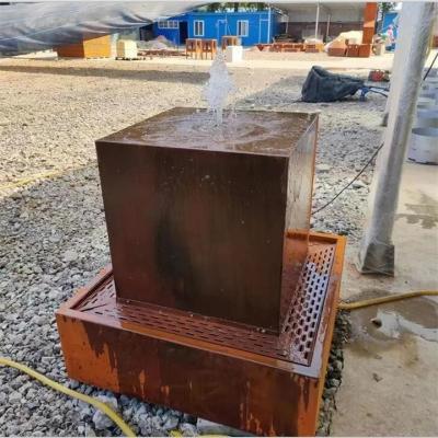 Chine Caractéristique en acier de bloc de l'eau de Corten en métal de fontaine décorative de cube pour le jardin à vendre