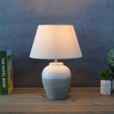 China Wholesale Hotel YH 19567-1 Antique Beautiful Home Decor Bed Side Table Lamp White And Light Green With Lampshade for sale