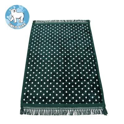 China Muslim Islamic comfy/soft/shining blanket/elegant high-grade comfort wholesale polyester prayer embossed 100% polyester flannel sajadah rug for sale
