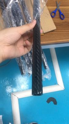 Chine Les composants de fibre de carbone de prototype forent l'axe fait sur commande 3/8 x 10 de queue de billard de carbone à vendre