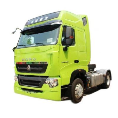 China 440 caballos de fuerza 4X2 Sinotruk HOWO T7H Tractor con 2 pasajeros y capacidad del motor de 8L en venta