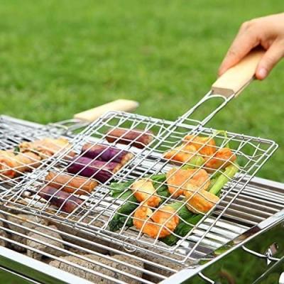 China Easily Cleaned Factory Custom Logo BBQ Wire Mesh Outdoor Barbecue Grill Wire Portable Wooden Handle Barbecue Net for sale