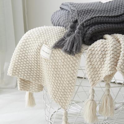 China Wholesale Anti-Static Polka Dot Woven Soft Wearable Blanket Throw Blanket with Lantern Tassels, 130cm*170cm for sale