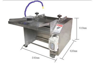 Chine Les poissons saumonés pelant Peeler pêchent des morceaux de la capacité 15-30 de machine de développement/minute à vendre