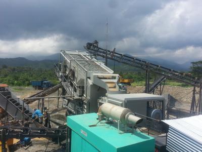 China 290Kw gevolgde Mobiele Maalmachinemachine 250 TPH-de Draagbare Opgezette Vrachtwagen van de Aanhangwagenrots Te koop