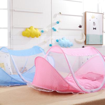 China Hot Selling Baby Polka Dot Bed Mosquito Net With Polka Dot Sleep Protector Pillow Foldable Foldable Blue Baby Bedding for sale